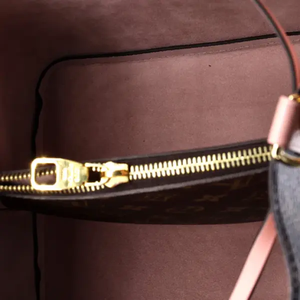 Louis Vuitton NeoNoe Handbag Monogram Canvas MM